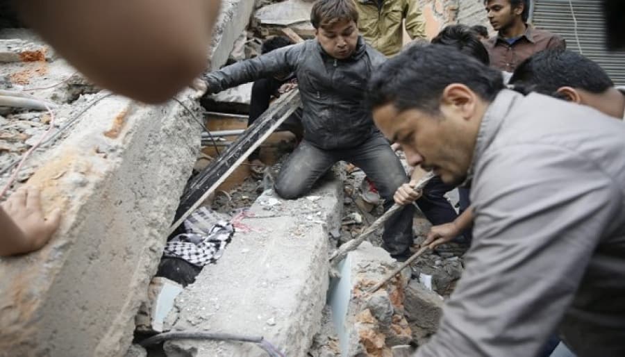 Un terremoto de 7,9 grados en Nepal deja al menos 1.170 muertos y serios destrozos