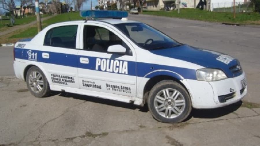 Dos delincuentes muertos y otro herido al tirotearse con policía de civil en un colectivo en Avellaneda