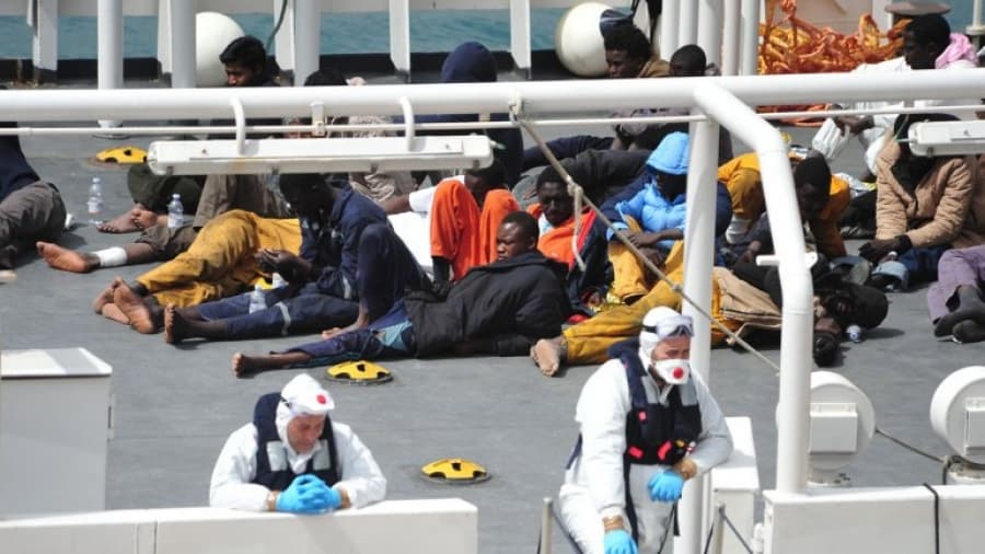 Cerca de 700 inmigrantes africanos mueren camino a Europa en el peor de los naufragios en décadas