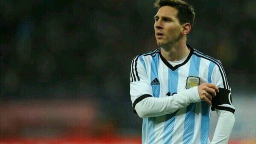 Argentina va por un triunfo necesario frente a Uruguay en el clásico rioplatense
