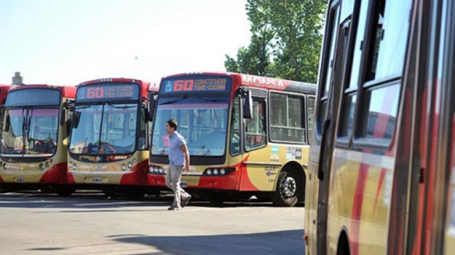 La línea 60 retomó el servicio tras 42 días, aunque con menos colectivos en la calle