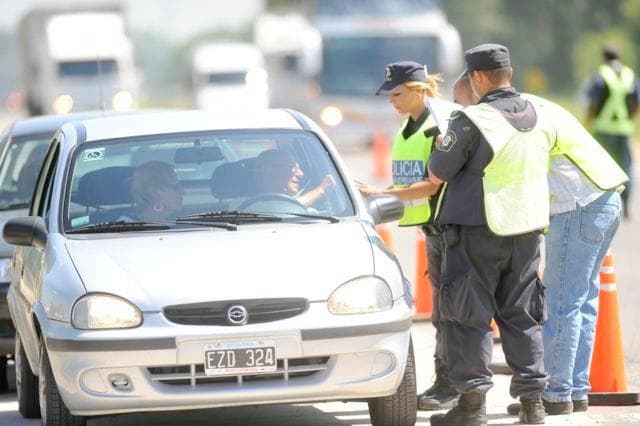 Detienen en la ruta 2 a un taxista alcoholizado que realizaba maniobras peligrosas