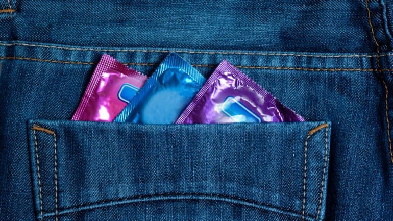La mayoría de los jóvenes no sabe usar preservativos