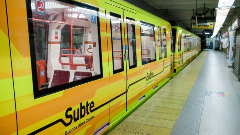 El servicio de la línea B interrumpida por trabajadores tercerizados
