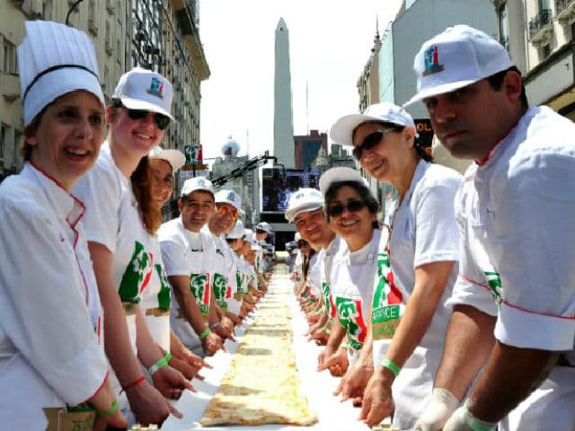 Harán la pizza más larga de la ciudad con fines solidarios
