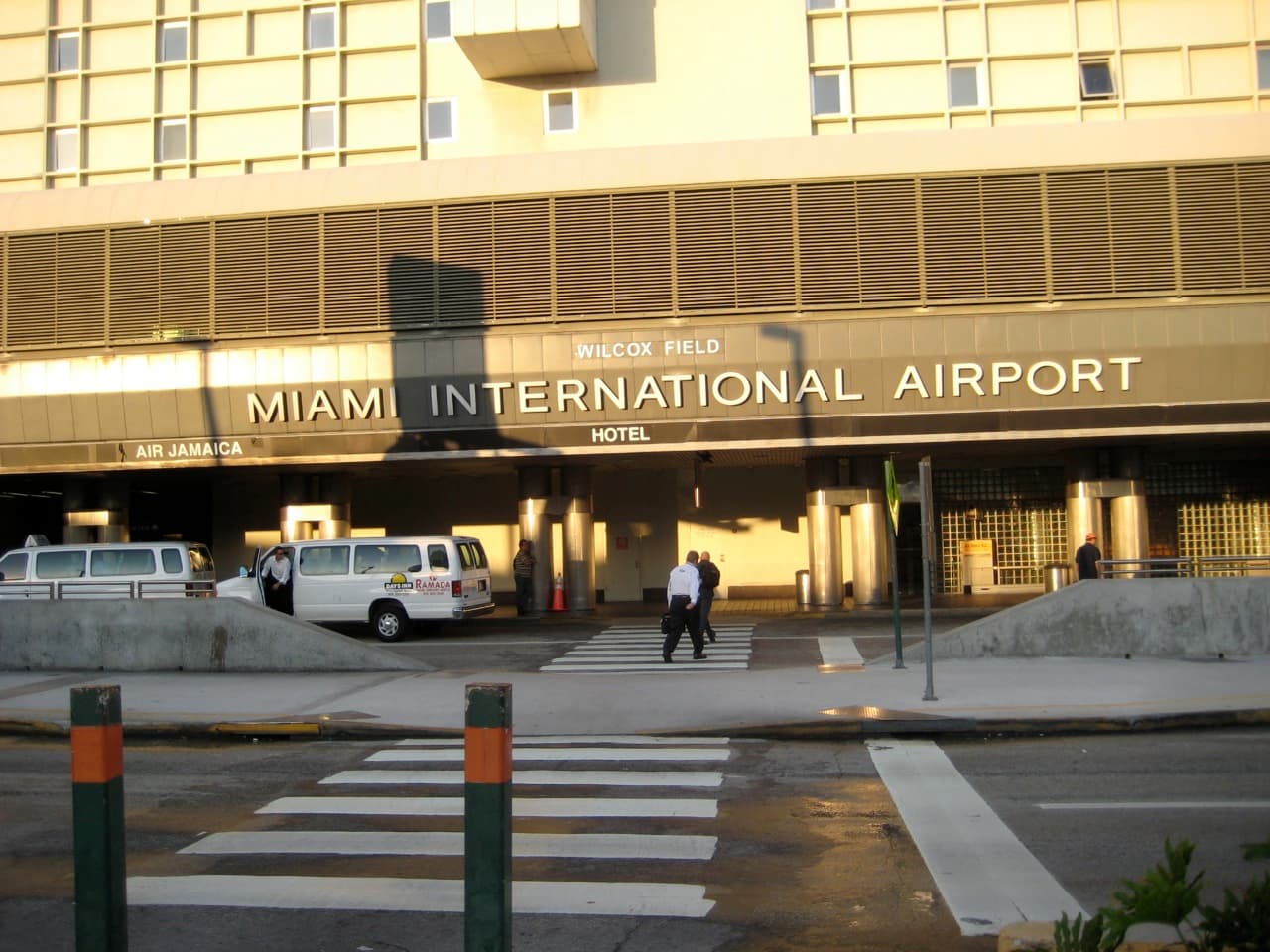 Estados Unidos aumenta las medidas de seguridad aeroportuaria tras la tragedia del avión ruso