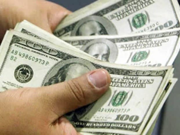 Dólar blue cede a $15,18 y oficial sube a $9,69