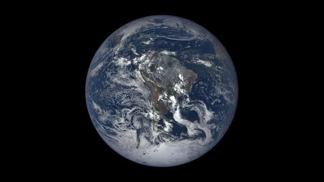 Un satélite de la NASA permite ver toda la cara iluminada de la Tierra actualizada cada dos horas