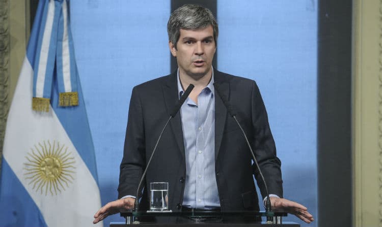 Marcos Peña llegó a Goya para recorrer las zonas inundadas junto a Colombi
