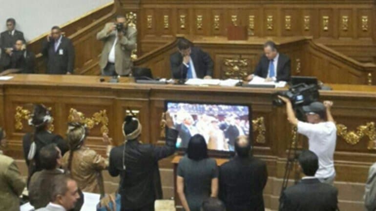 Juraron los tres diputados opositores suspendidos por el Supremo chavista