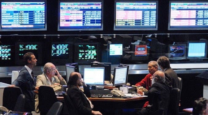 La bolsa porteña se dispara 6,4% con una suba de más del 10% de YPF