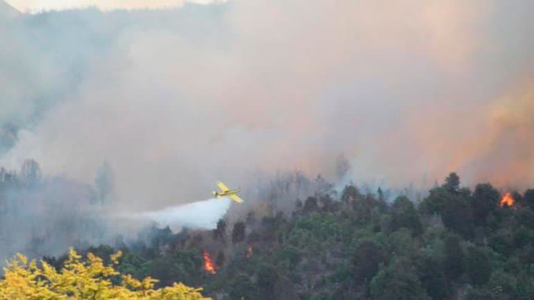 Sigue el incendio en Chubut y la Justicia Federal investiga cómo se originó el fuego