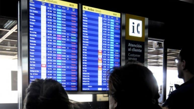 Se levantó el paro de LAN en Ezeiza y lentamente se reanudarán los vuelos