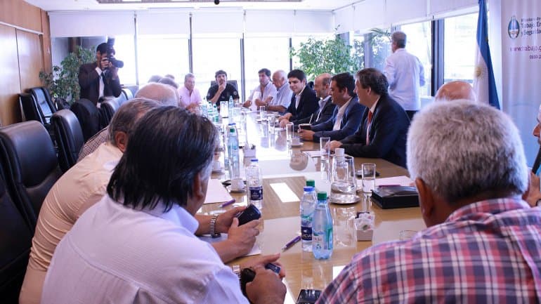 Gremios del transporte quieren participar de la discusión del plan económico
