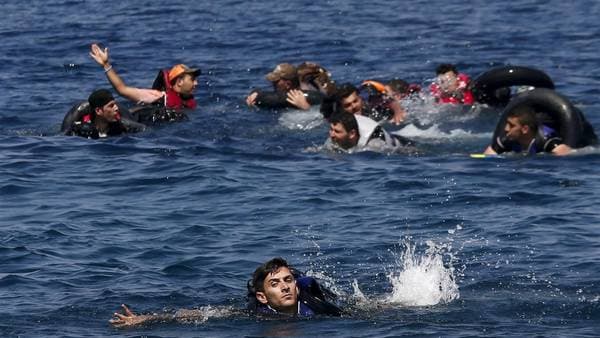 Nuevos naufragios dejan 33 refugiados muertos en las puertas de Europa