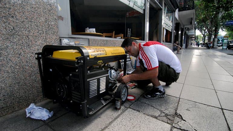 El calor no da tregua y miles de usuarios sufren cortes de luz