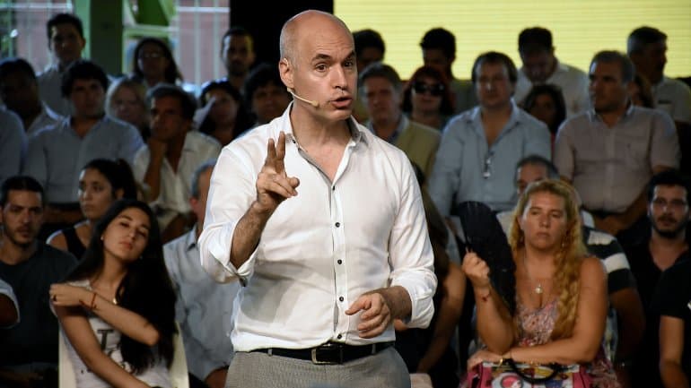 Horacio Rodríguez Larreta se comprometió a solucionar los reclamos por baches en 15 días