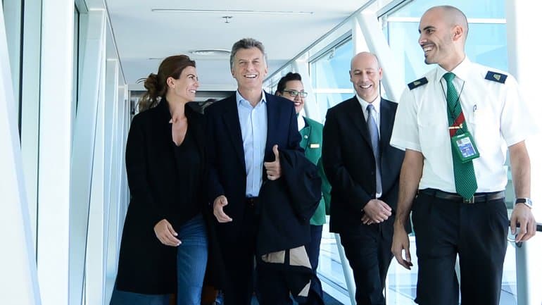 El presidente Mauricio Macri partió hacia Roma para reunirse con el papa Francisco