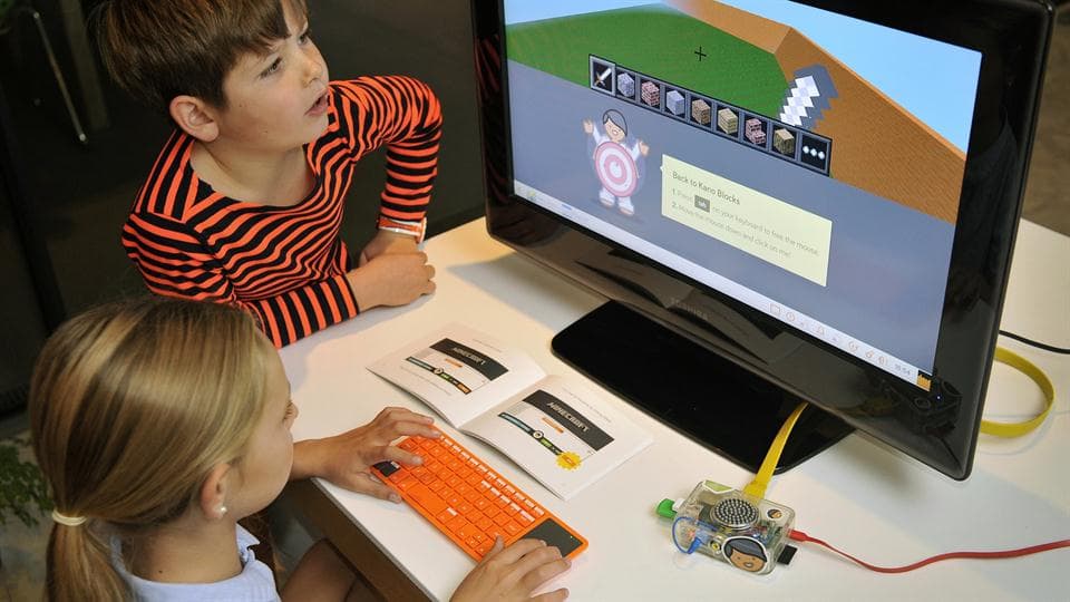 Kits para que los chicos aprendan electrónica, robótica y a programar