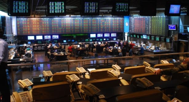 La Bolsa sube 1,7% por crudo y buitres