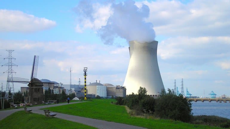 Asesinaron a un guardia de una central nuclear en Bélgica y robaron su pase de ingreso
