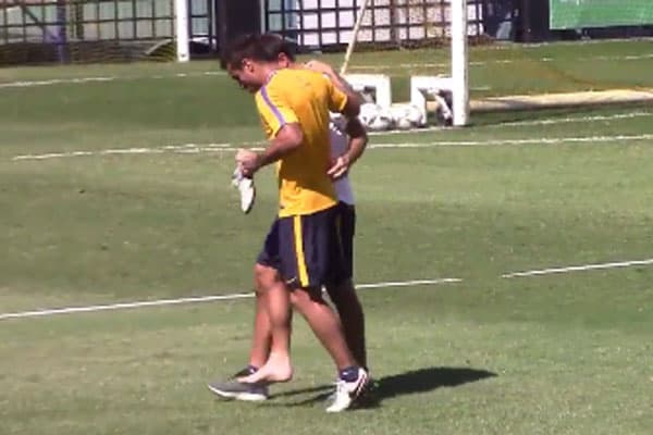 Osvaldo chocó con Pablo Pérez y se fue del entrenamiento sin poder pisar: el video de la jugada en la que se lesionó