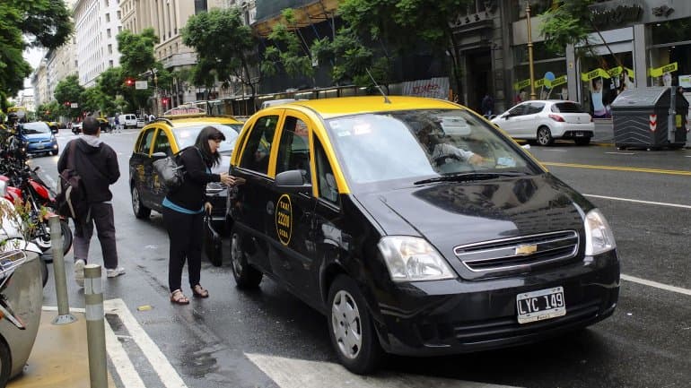 Los taxistas, en pie de guerra contra Uber: «No vamos a permitir que se instale»