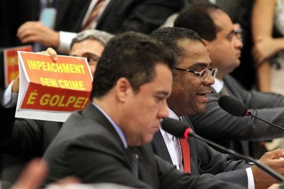La comisión aprobó el juicio político a Rousseff y envió el proceso a Diputados