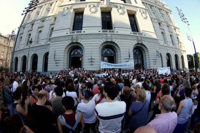¿Cuáles son los puntos más importantes de los proyectos de ley para frenar despidos?