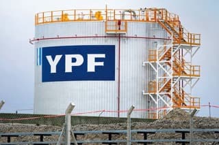 La utilidad operativa de YPF retrocedió 63,8 por ciento en el primer trimestre del año