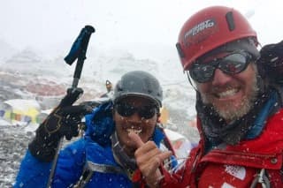 Facundo Arana hizo cumbre en el Everest junto a otros montañistas argentinos