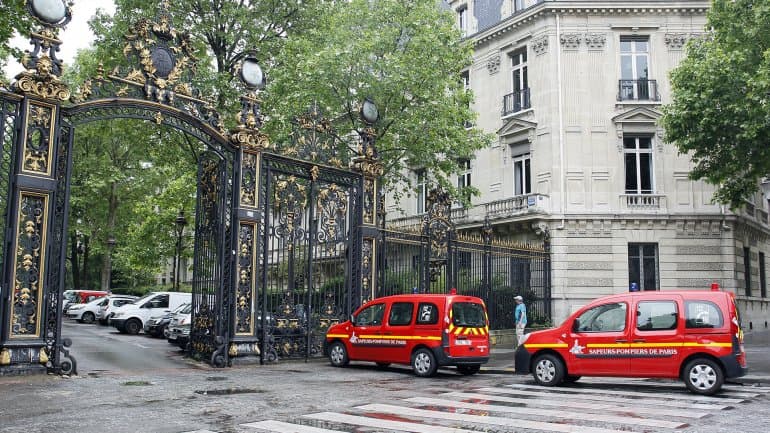 Once personas resultaron heridas por la caída de un rayo en París