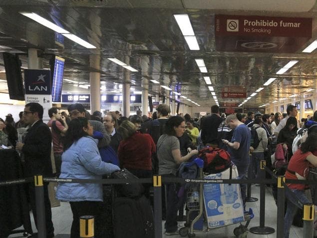Aeroparque: ordenan desalojar la torre de control para normalizar los vuelos