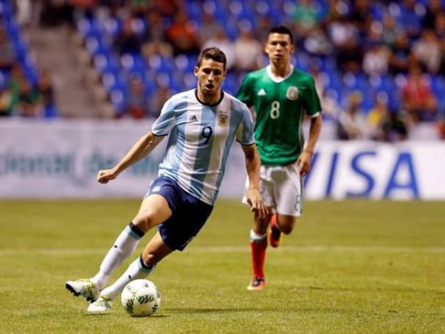 Barcelona quiere a un ex Boca para acompañar a Messi en la delantera