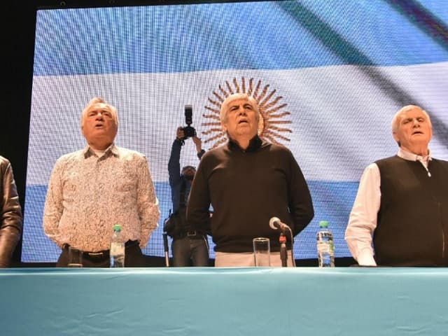 La CGT volvió a unificarse bajo un triunvirato, pese a la oposición de dos corrientes