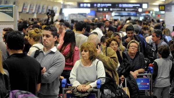 Un paro de pilotos afecta a los vuelos de Aerolíneas Argentinas y Austral