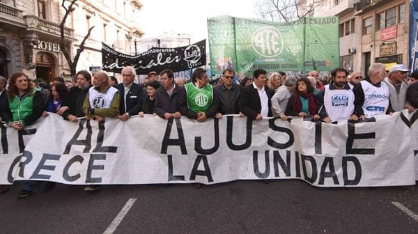 Estatales anunciaron un paro: «Somos el blanco preferido del Gobierno»