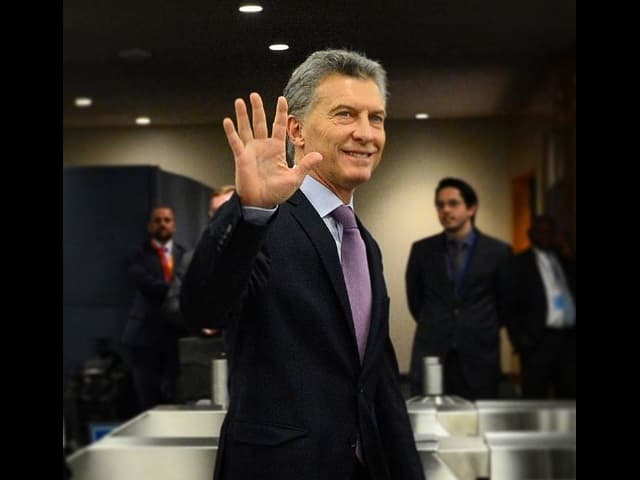 Macri le dijo a la primer ministro británica que está dispuesto a comenzar el diálogo