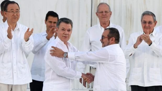 Se firmó el acuerdo de paz en Colombia que pone fin a una guerra de 50 años