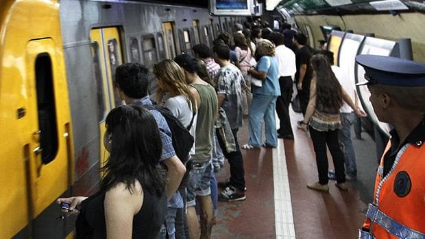 Arranca la semana con un paro en la línea A