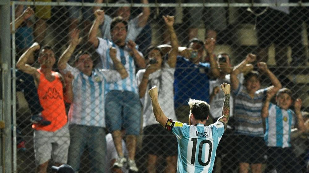 Con un formidable Messi, Argentina se impuso sobre Colombia y quedó en zona de repechaje