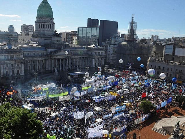 La CGT y los movimientos sociales le pidieron al Gobierno que «no vete» la Ley de Emergencia Social