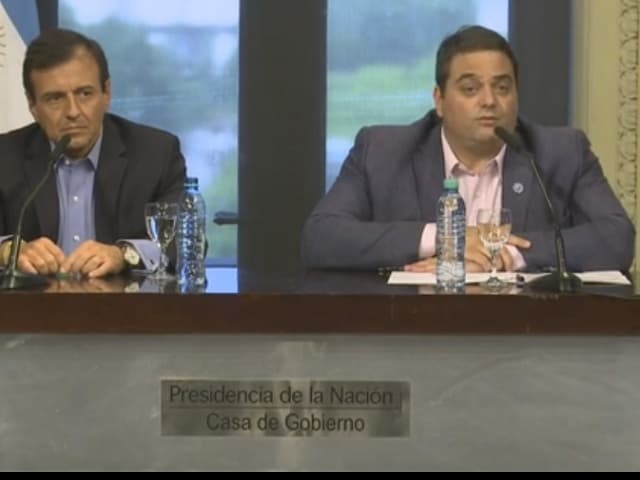 Gobierno, empresarios y la CGT acordaron evitar despidos hasta marzo de 2017