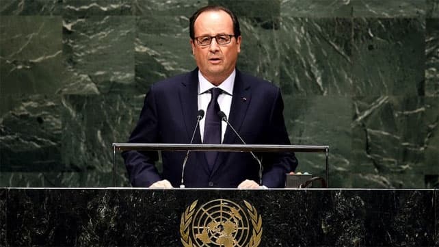 Hollande rindió homenaje a los tres policías asesinados en los atentados