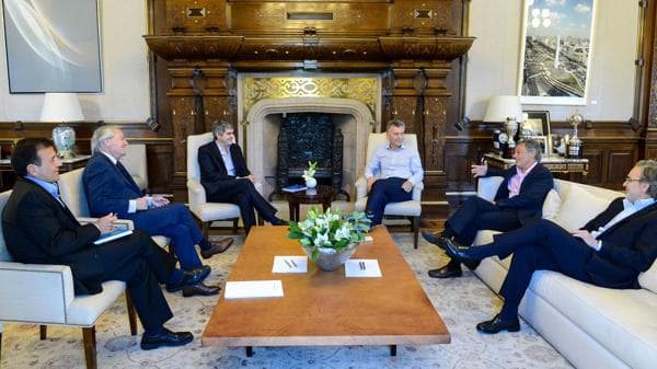 El Gobierno reabre el diálogo por Ganancias para desactivar la amenaza de los senadores peronistas