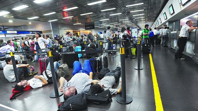 Cancelan vuelos en Aeroparque por paro de tripulantes de cabina de LATAM