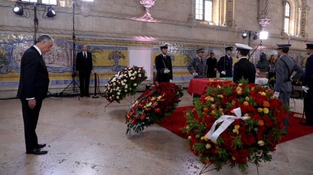 Los portugueses despiden al ex presidente Mário Soares
