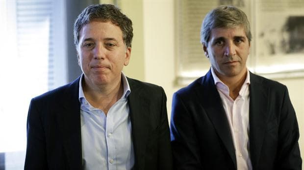 Mauricio Macri le tomó juramento a Nicolás Dujovne y a Luis Caputo
