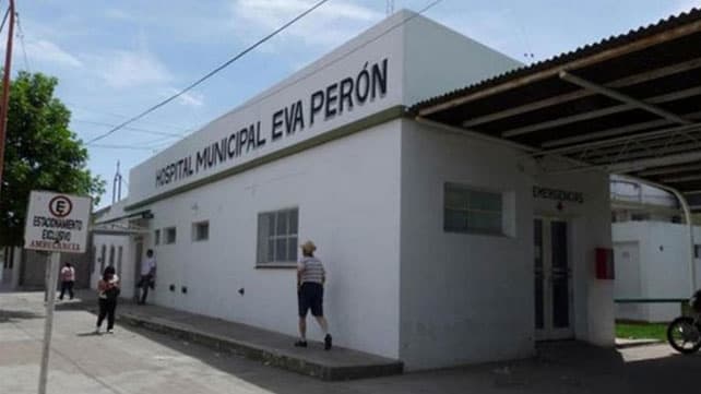 Una mujer fue demorada por clavarle un tenedor en la cara a su pareja
