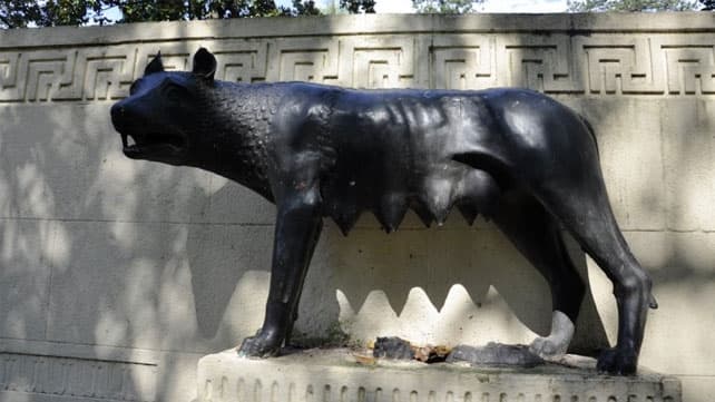 Profanan la estatua de la Loba Romana y roban a Rómulo y Remo del Parque Lezama